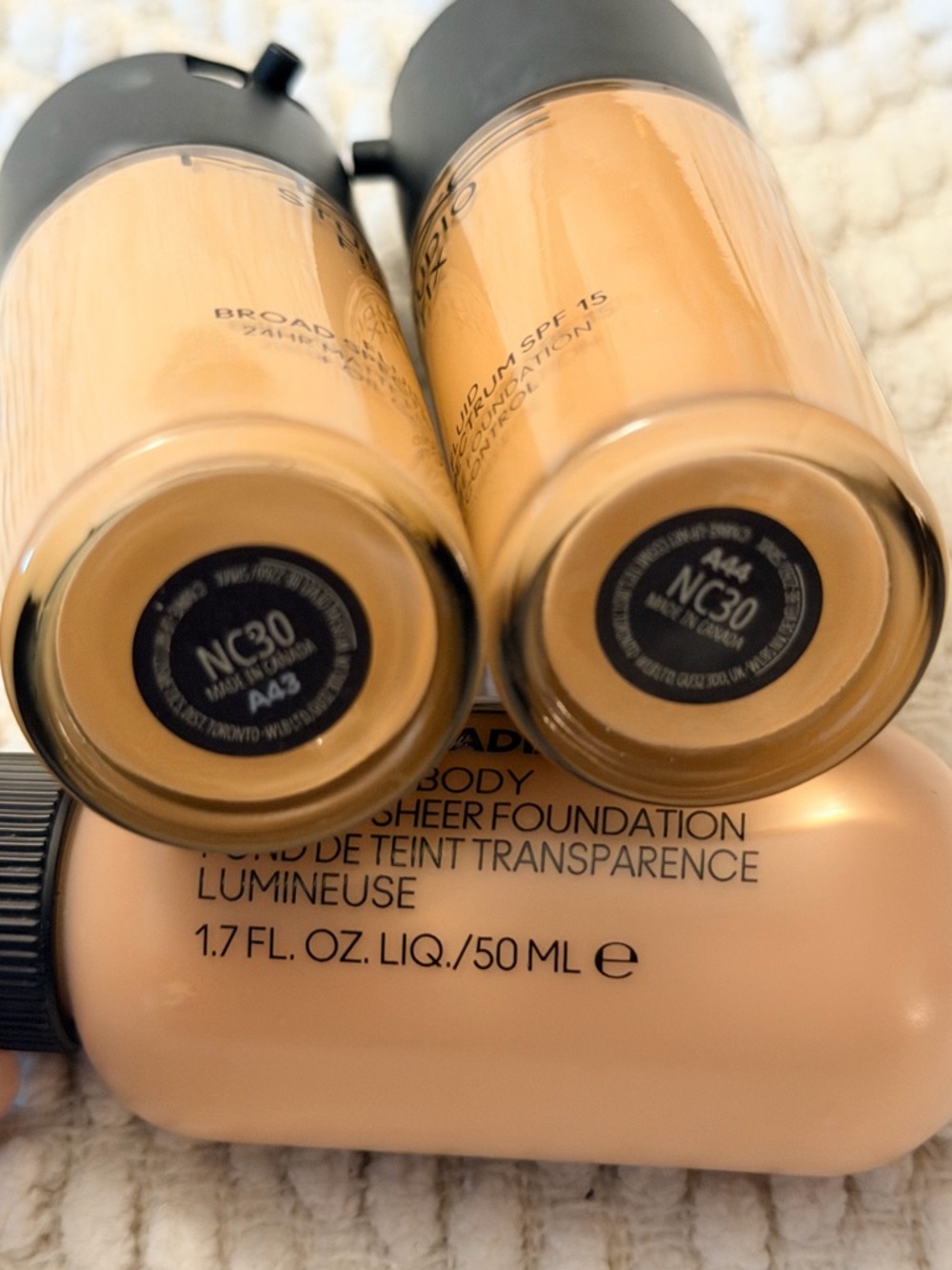 🤍MAC Studio Fix & Studio Radiance Liquid Foundations Bundle🤍 - Picture 5 of 6